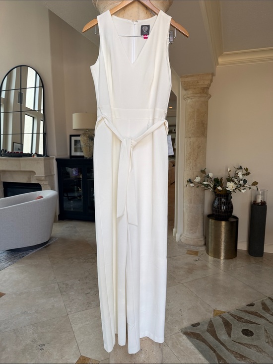 Vince Camuto Pants - Sleeveless Creme Ivory Colored V-Neck Jumpsuit with Waist Tie Sz 6